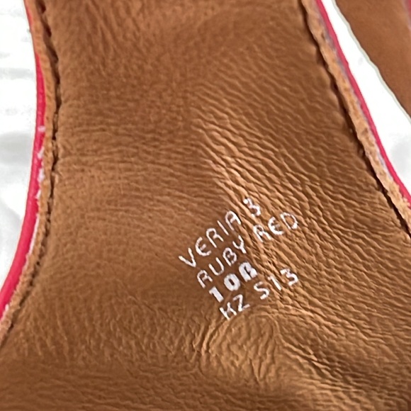 EARTHIES ARTSY Ankle Strap Wedge Sandals Heels Womens
10 Ruby Red VERIA LEATHER - Picture 15 of 15